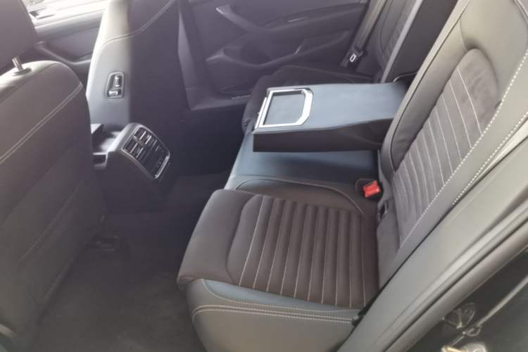 Used Volkswagen Magotan 2020 330TSI DSG Luxury Edition Left Rear Seat