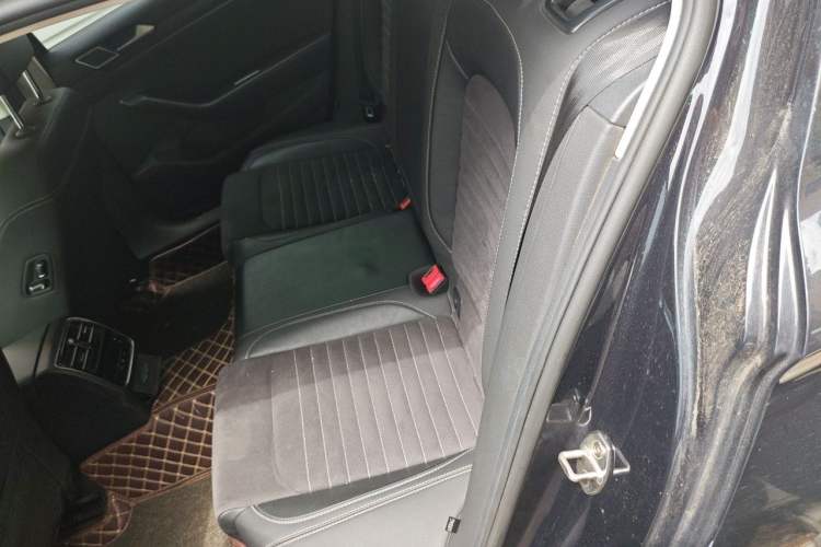Used Volkswagen Magotan 2020 330TSI DSG Luxury Edition Left Rear Seat