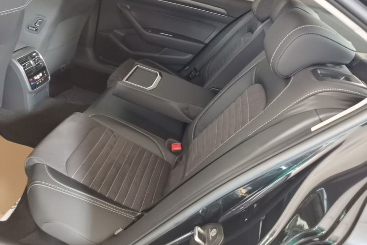 Used Volkswagen Magotan 2020 380TSI DSG Luxury Version Left Rear Seat