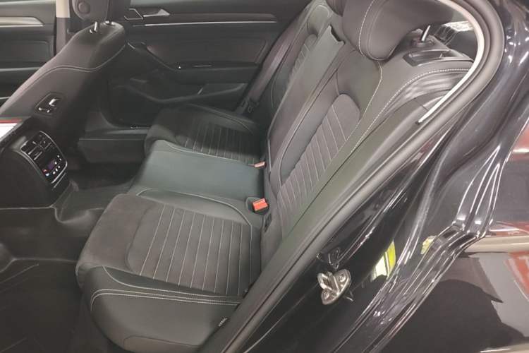 Used Volkswagen Magotan 2020 330TSI DSG Luxury Edition Left Rear Seat