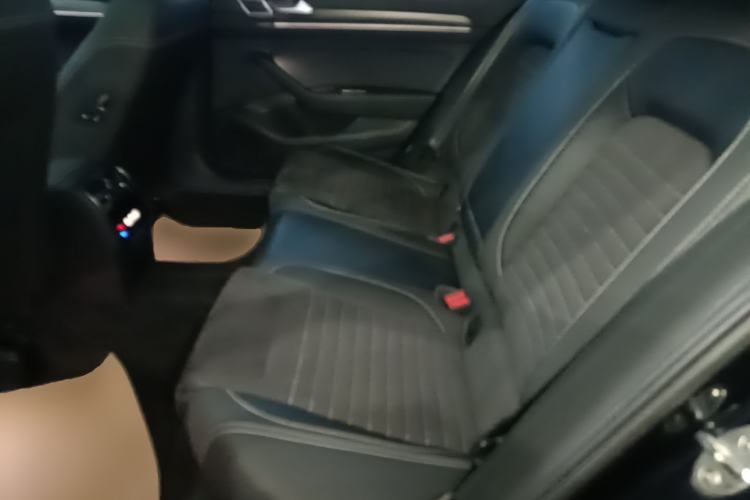 Used Volkswagen Magotan 2020 330TSI DSG Luxury Edition Left Rear Seat