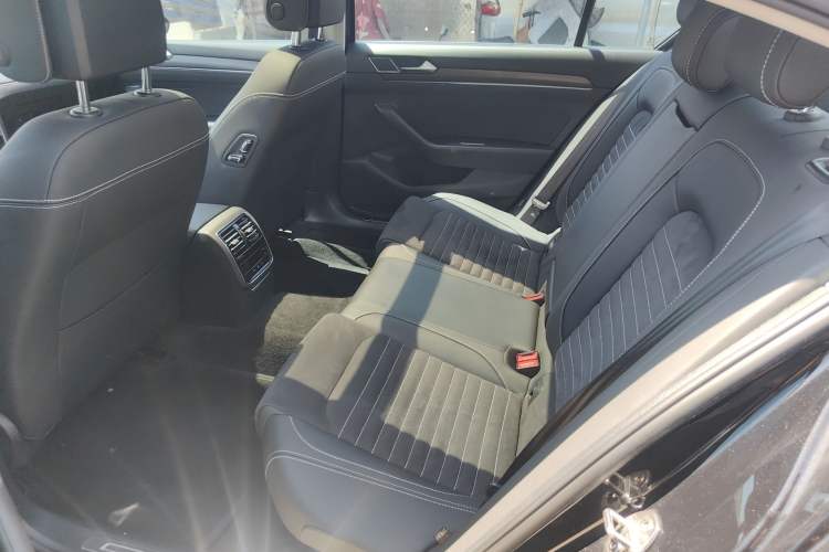 Used Volkswagen Magotan 2020 330TSI DSG Luxury Edition Left Rear Seat