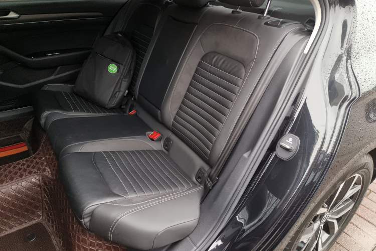 Used Volkswagen Magotan 2020 330TSI DSG Leading Model Left Rear Seat