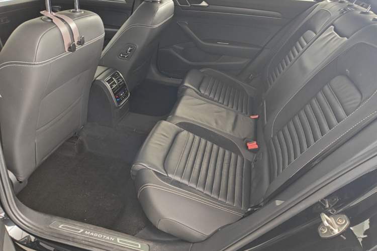 Used Volkswagen Magotan 2020 330TSI DSG Leading Model Left Rear Seat