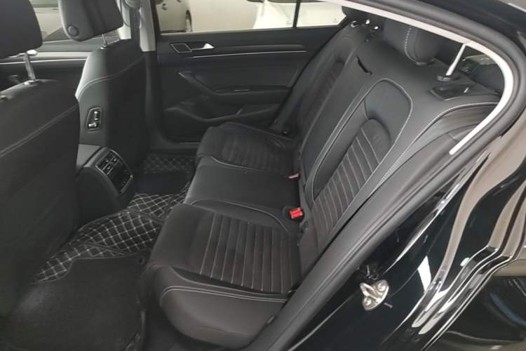 Used Volkswagen Magotan 2020 380TSI DSG Luxury Version Left Rear Seat