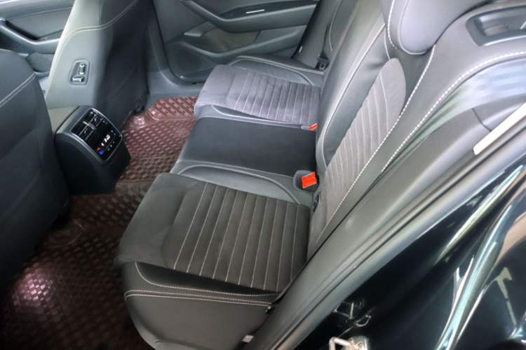Used Volkswagen Magotan 2020 330TSI DSG Luxury Edition Left Rear Seat