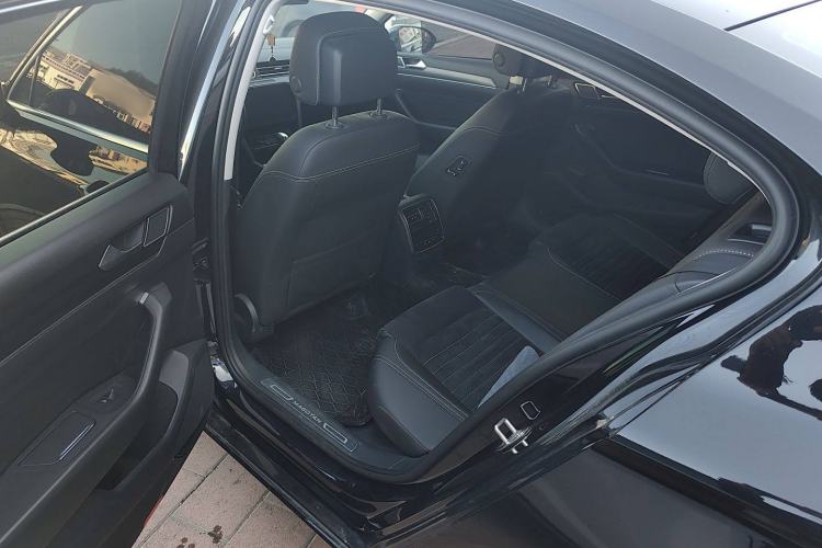 Used Volkswagen Magotan 2020 330TSI DSG Luxury Edition Left Rear Seat