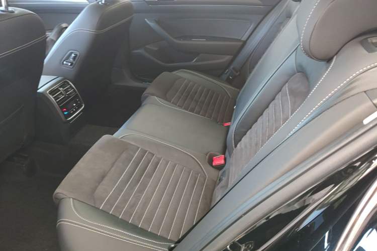 Used Volkswagen Magotan 2020 330TSI DSG Luxury Edition Left Rear Seat