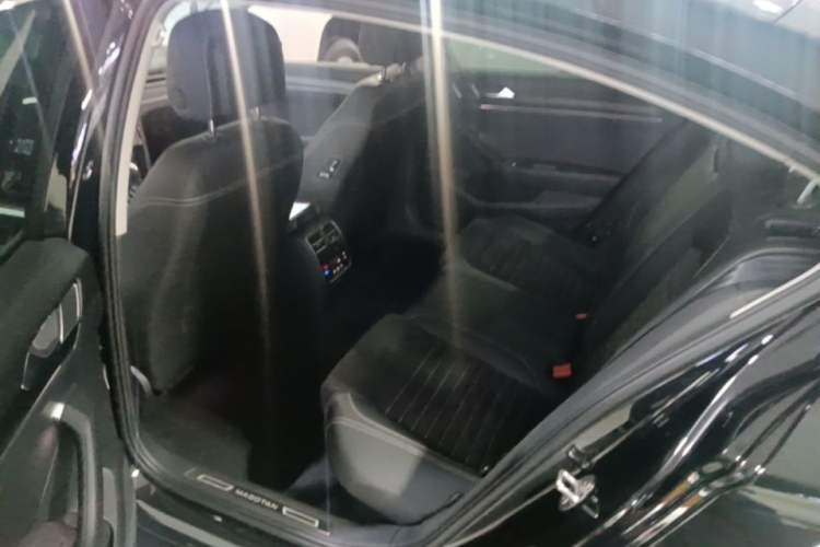 Used Volkswagen Magotan 2020 380TSI DSG Luxury Version Left Rear Seat