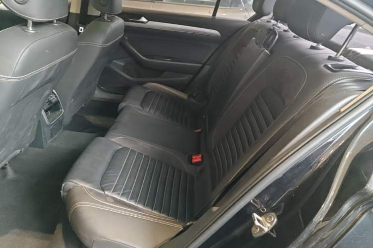 Used Volkswagen Magotan 2020 280TSI DSG Comfort Edition Left Rear Seat