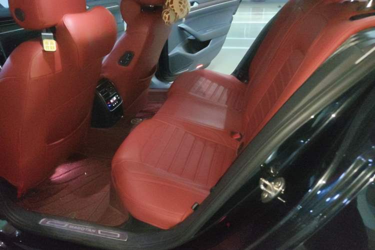 Used Volkswagen Magotan 2020 330TSI DSG Luxury Edition Left Rear Seat