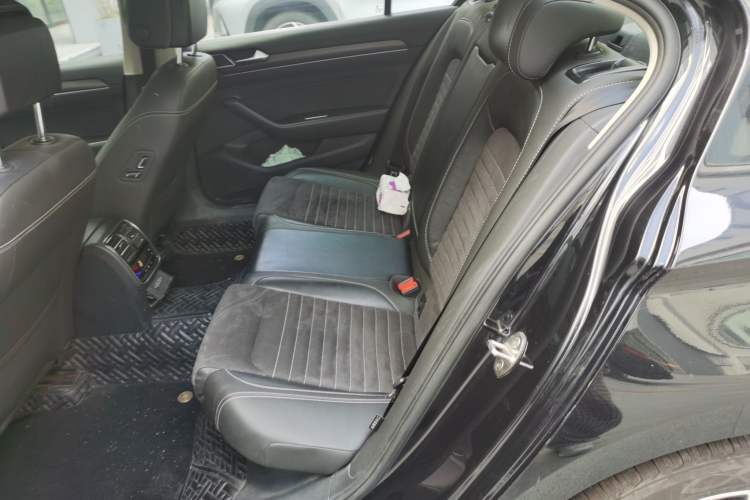 Used Volkswagen Magotan 2020 330TSI DSG Luxury Edition Left Rear Seat