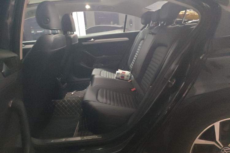 Used Volkswagen Magotan 2020 280TSI DSG Comfort Edition Left Rear Seat
