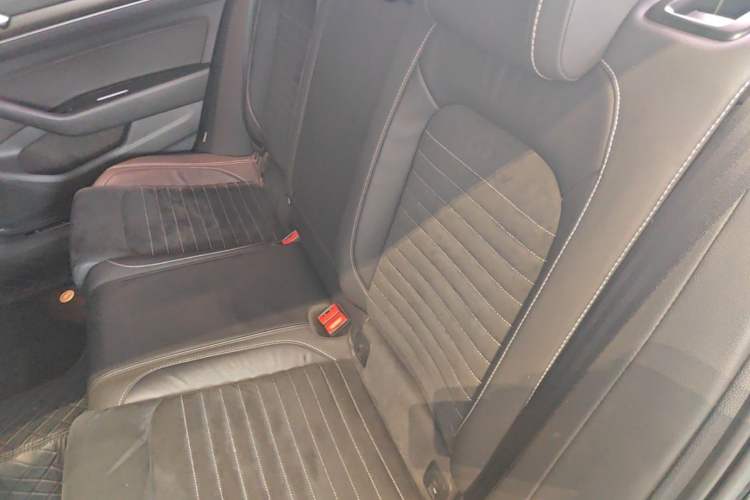 Used Volkswagen Magotan 2020 330TSI DSG Luxury Edition Left Rear Seat