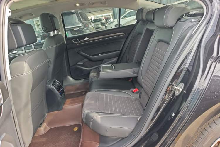 Used Volkswagen Magotan 2020 380TSI DSG Luxury Version Left Rear Seat