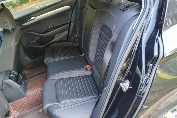 Used Volkswagen Magotan 2020 280TSI DSG Comfort Edition Left Rear Seat