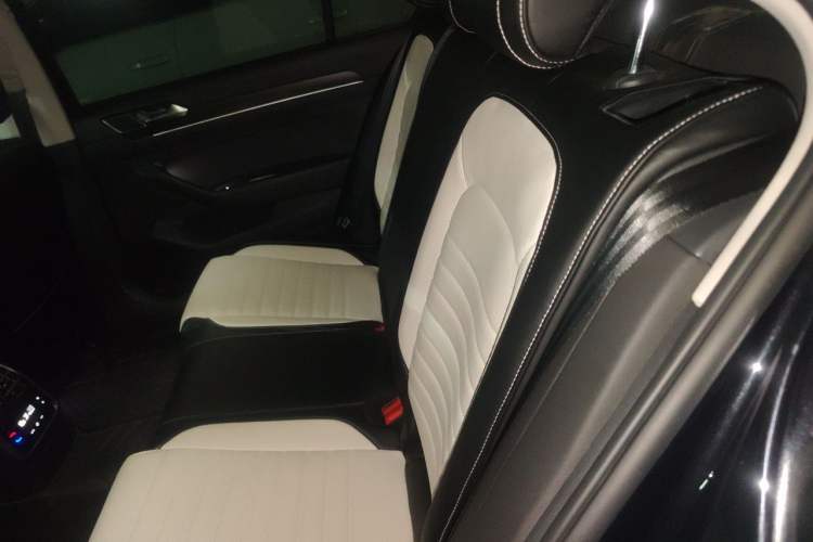 Used Volkswagen Magotan 2020 330TSI DSG Luxury Edition Left Rear Seat