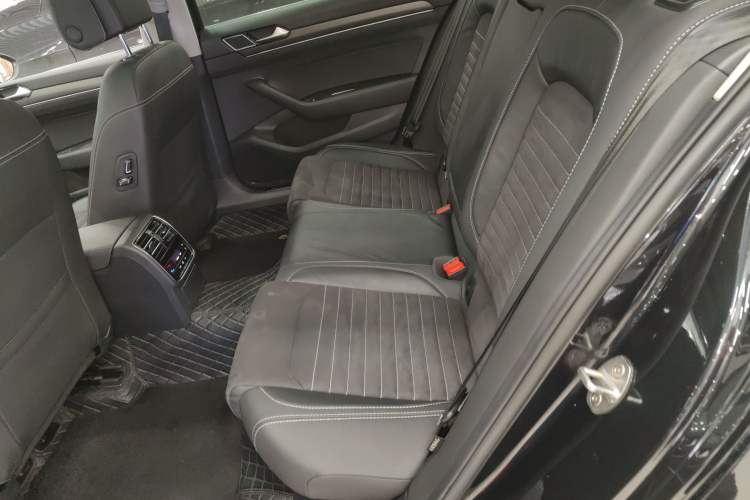 Used Volkswagen Magotan 2020 330TSI DSG Luxury Edition Left Rear Seat