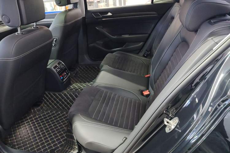 Used Volkswagen Magotan 2020 330TSI DSG Luxury Edition Left Rear Seat