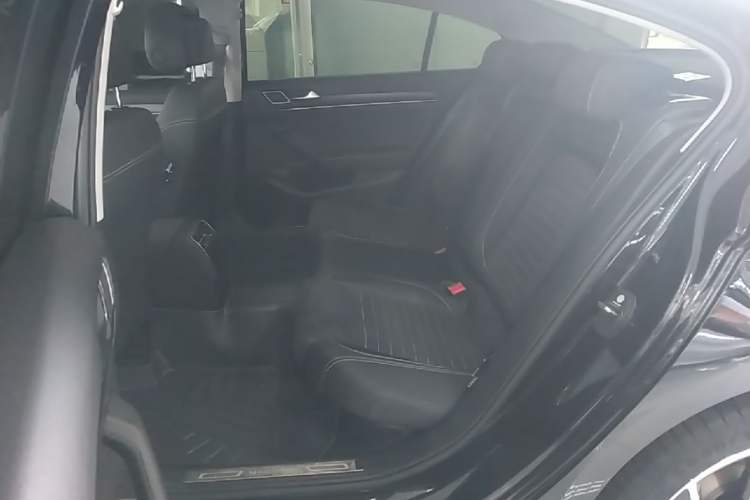 Used Volkswagen Magotan 2020 330TSI DSG Luxury Edition Left Rear Seat