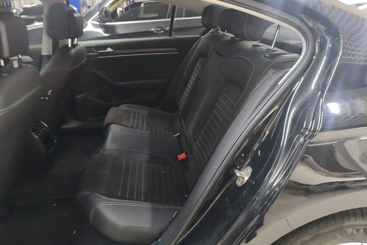 Used Volkswagen Magotan 2020 330TSI DSG Luxury Edition Left Rear Seat