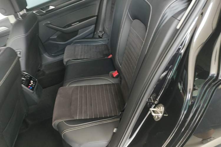 Used Volkswagen Magotan 2020 330TSI DSG Luxury Edition Left Rear Seat