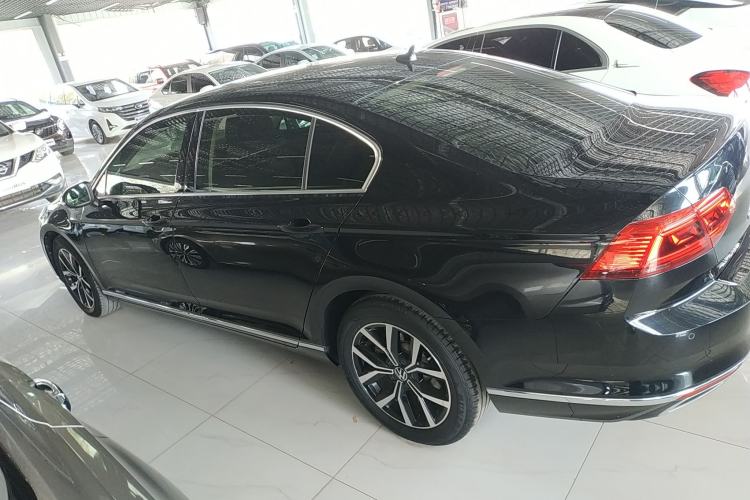 Used Volkswagen Magotan 2020 330TSI DSG Leading Model Left Side