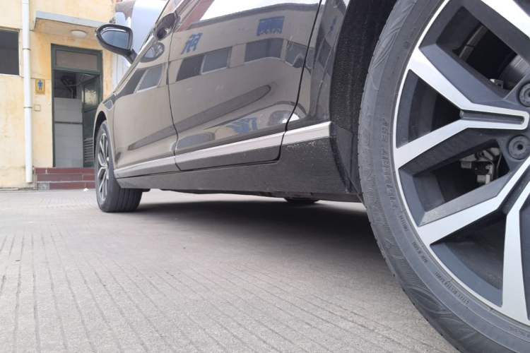 Used Volkswagen Magotan 2020 280TSI DSG Comfort Edition Left Side Sill