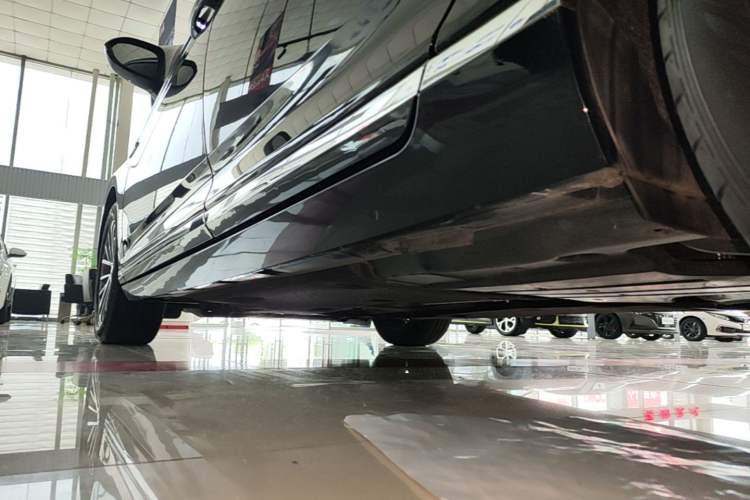 Used Volkswagen Magotan 2020 330TSI DSG Luxury Edition Left Side Sill