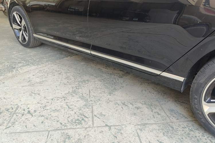 Used Volkswagen Magotan 2020 330TSI DSG Luxury Edition Left Side Sill