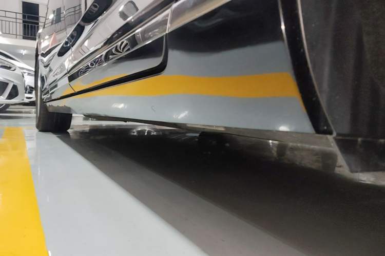 Used Volkswagen Magotan 2020 280TSI DSG Comfort Edition Left Side Sill