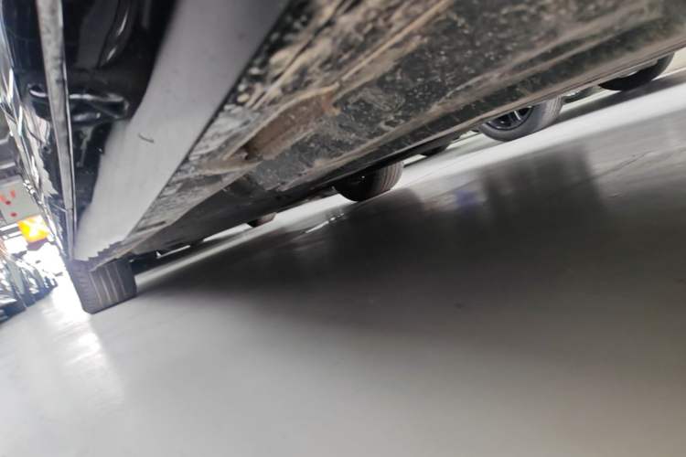 Used Volkswagen Magotan 2020 330TSI DSG Luxury Edition Left Side Sill
