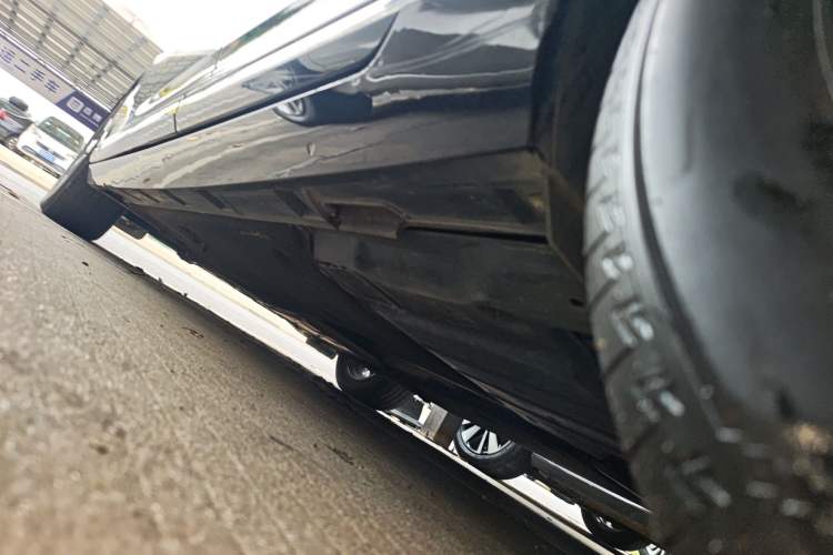 Used Volkswagen Magotan 2020 280TSI DSG Comfort Edition Left Side Sill