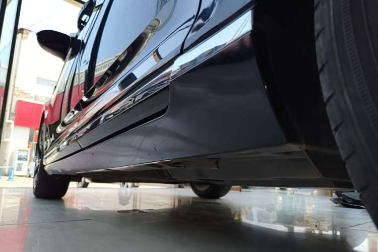 Used Volkswagen Magotan 2020 330TSI DSG Leading Model Left Side Sill