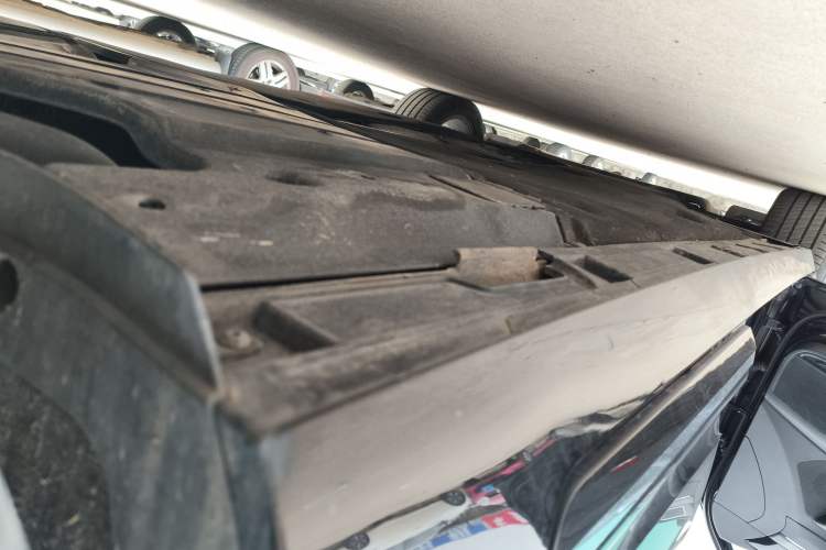 Used Volkswagen Magotan 2020 330TSI DSG Luxury Edition Left Side Sill