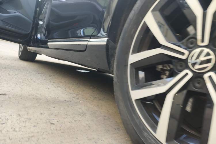 Used Volkswagen Magotan 2020 330TSI DSG Leading Model Left Side Sill