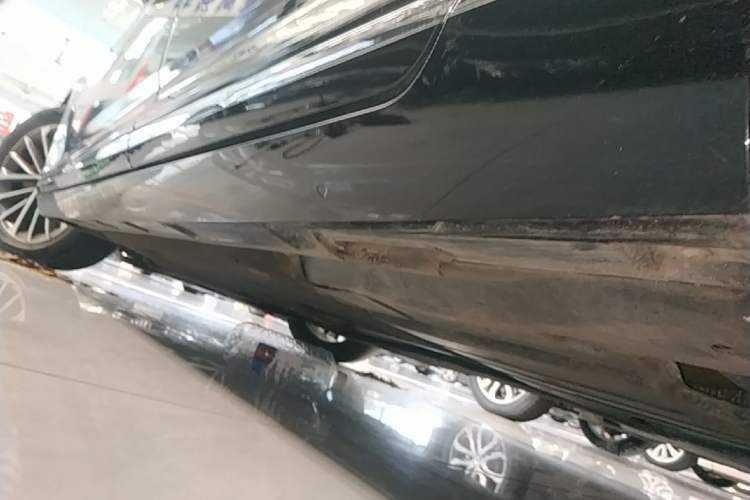 Used Volkswagen Magotan 2020 330TSI DSG Luxury Edition Left Side Sill