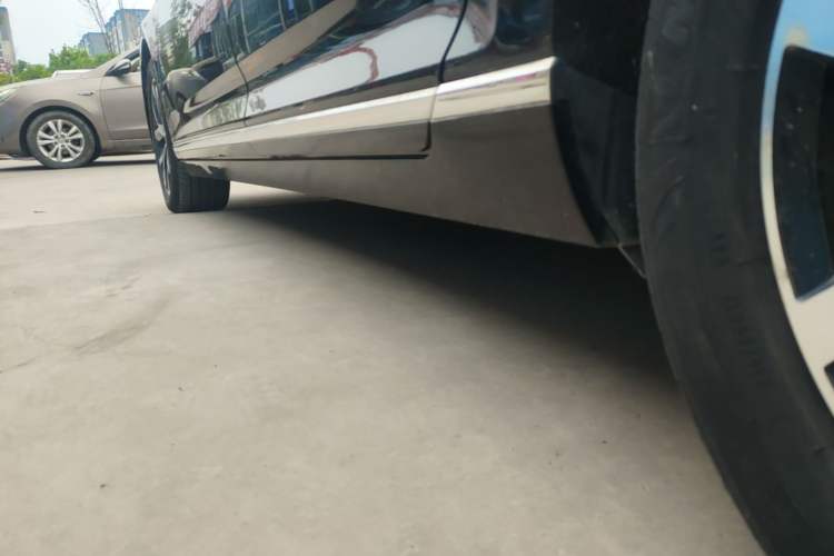 Used Volkswagen Magotan 2020 280TSI DSG Comfort Edition Left Side Sill