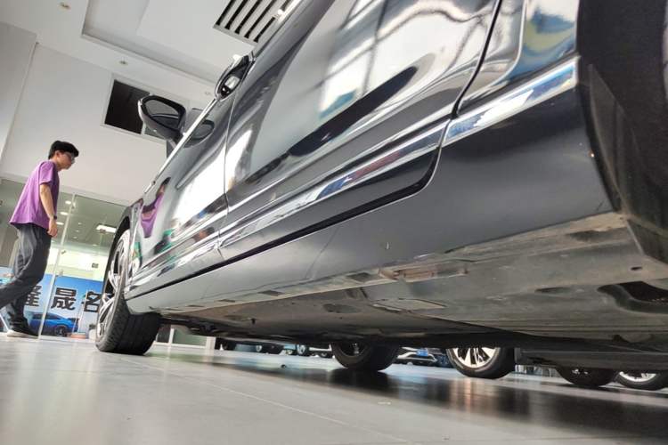 Used Volkswagen Magotan 2020 330TSI DSG Luxury Edition Left Side Sill