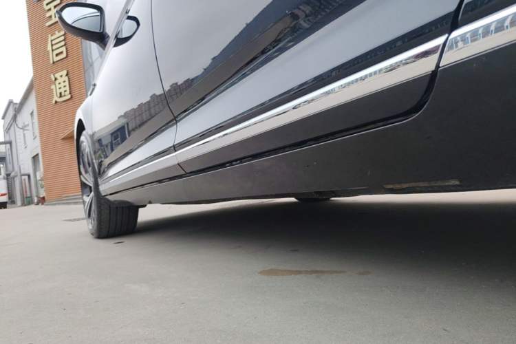 Used Volkswagen Magotan 2020 330TSI DSG Luxury Edition Left Side Sill