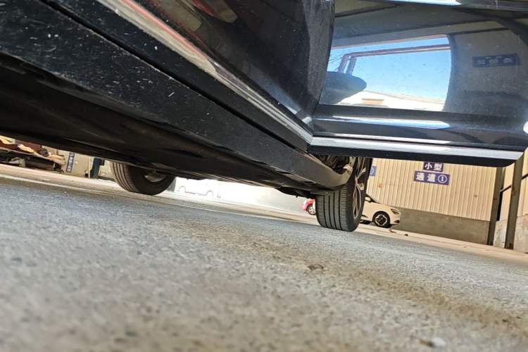 Used Volkswagen Magotan 2020 280TSI DSG Comfort Edition Left Side Sill