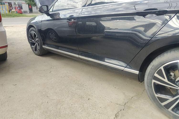 Used Volkswagen Magotan 2020 330TSI DSG Luxury Edition Left Side Sill