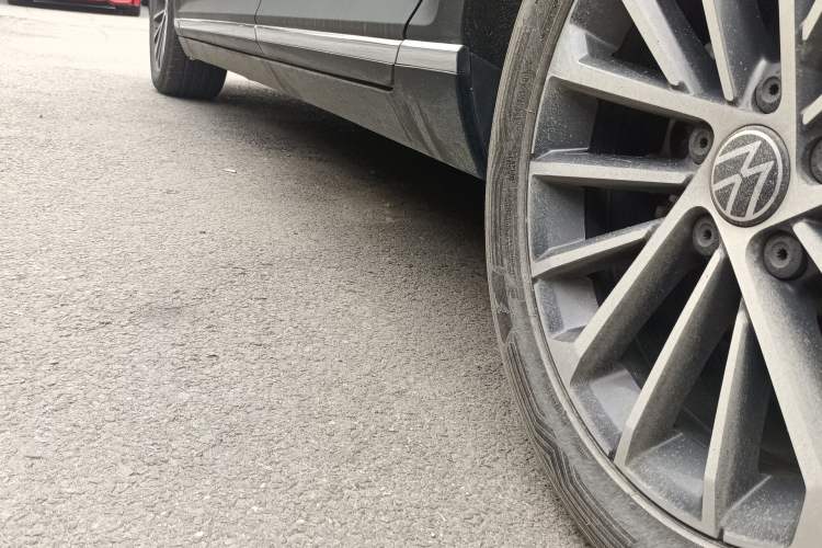 Used Volkswagen Magotan 2020 330TSI DSG Luxury Edition Left Side Sill