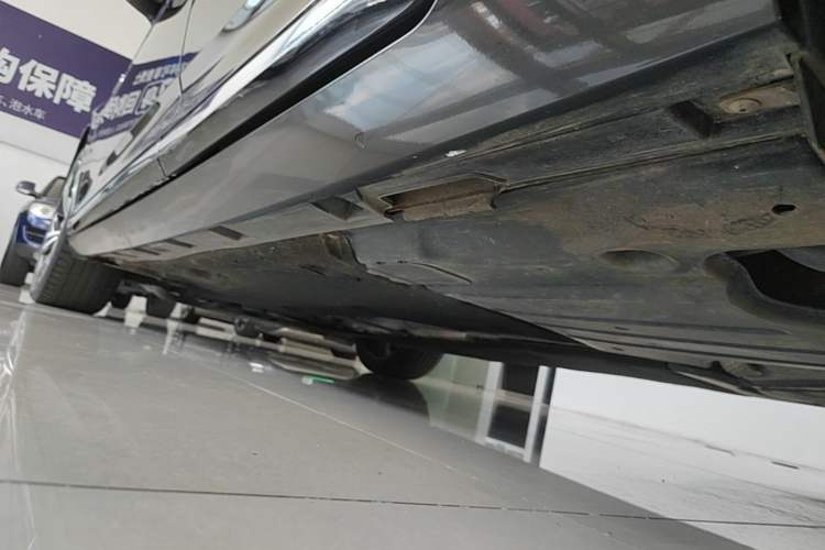 Used Volkswagen Magotan 2020 330TSI DSG Luxury Edition Left Side Sill