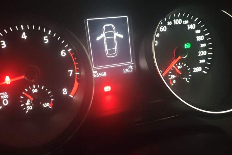 Used Volkswagen Magotan 2020 330TSI DSG Leading Model Odometer Close Up