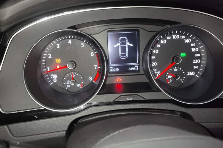 Used Volkswagen Magotan 2020 330TSI DSG Leading Model Odometer Close Up