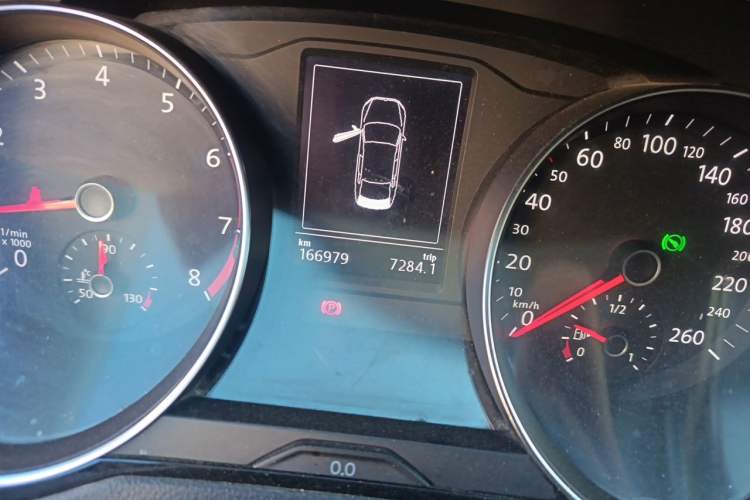Used Volkswagen Magotan 2020 330TSI DSG Leading Model Odometer Close Up