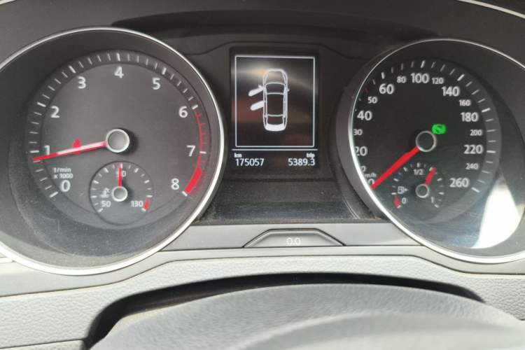 Used Volkswagen Magotan 2020 280TSI DSG Comfort Edition Odometer Close Up