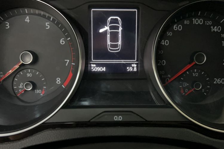 Used Volkswagen Magotan 2020 330TSI DSG Leading Model Odometer Close Up