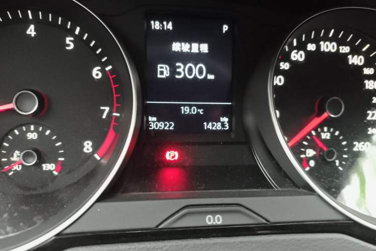 Used Volkswagen Magotan 2020 330TSI DSG Leading Model Odometer Close Up